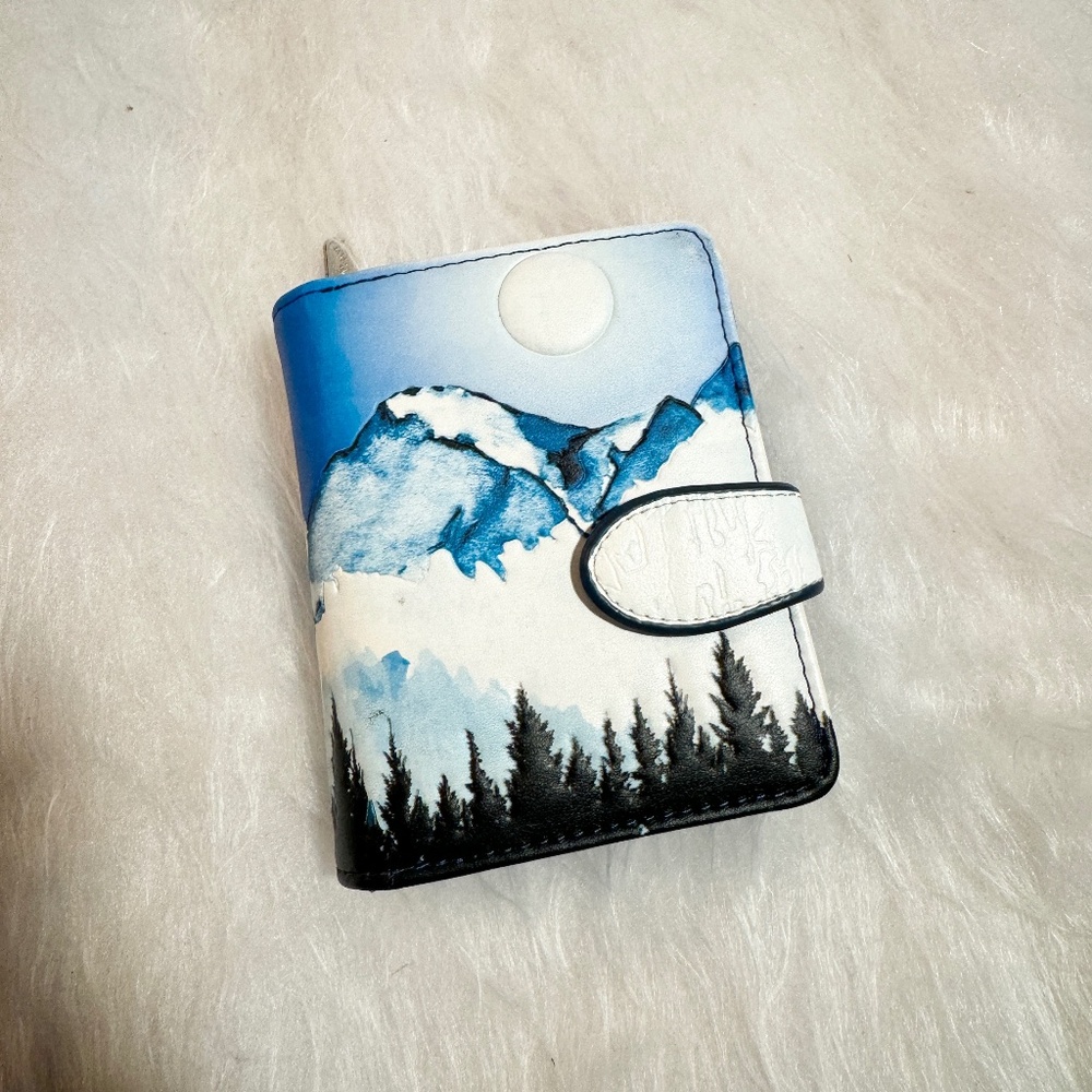 NWOT Mountain Wallet